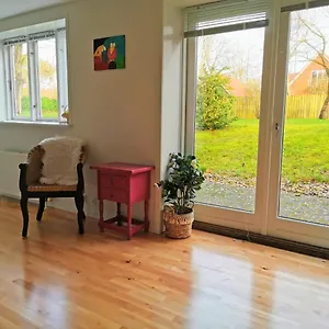 https://300meter-walk-to-lego-house-70m2-apartment-with-garden.billund-hotels.com